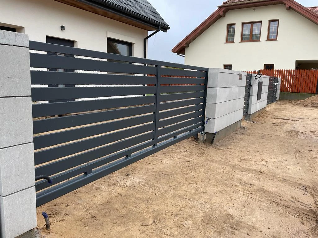 Zdjęcie - Bramay palisadowe i furtka ogrodzenie bloczkowe