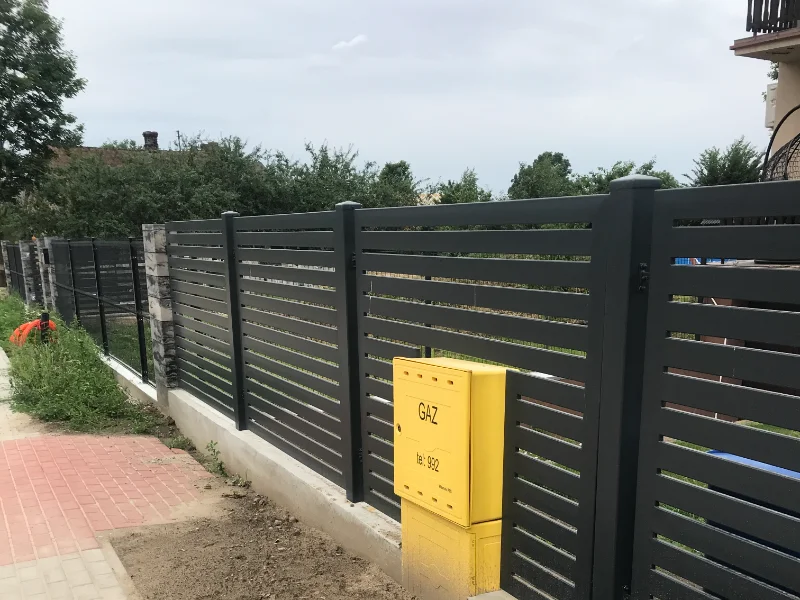 Zdjęcie - nowoczesne ogrodzenia z boku