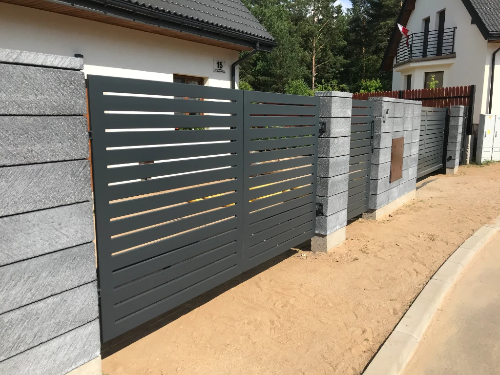 Zdjęcie - Bramy wjazdowe i furtka palisadowa