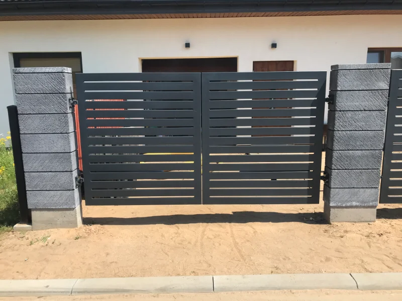 Zdjęcie - brama wjazdowa widok z frontu