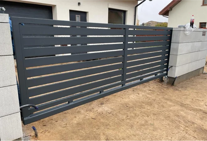 Zdjęcie - Brama wjazdowa przesuwna palisadowa czarna i ogrodzenie z bloczka