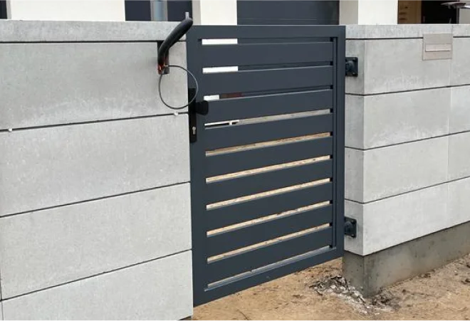 Zdjęcie - Furtka palisadowa czarna i ogrodzenie bloczkowe